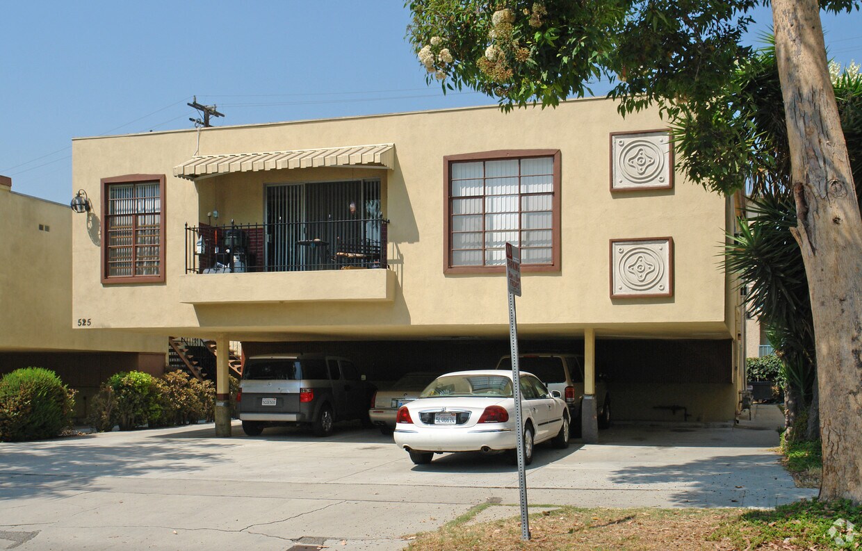 Building Photo - 525 N Flores St