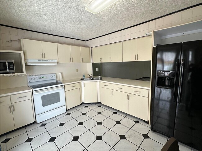 Foto del edificio - 2190 W 60th St