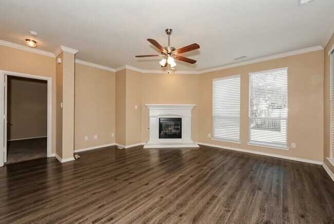 Foto del edificio - 7035 Moss Lk Ct