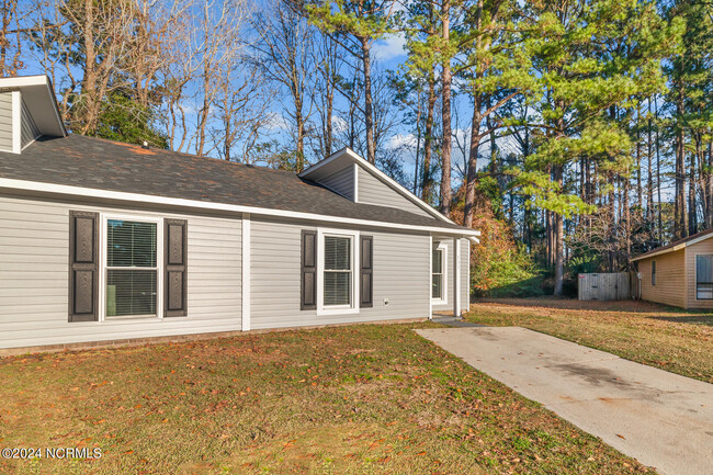 Foto del edificio - 135 Twinwood Dr