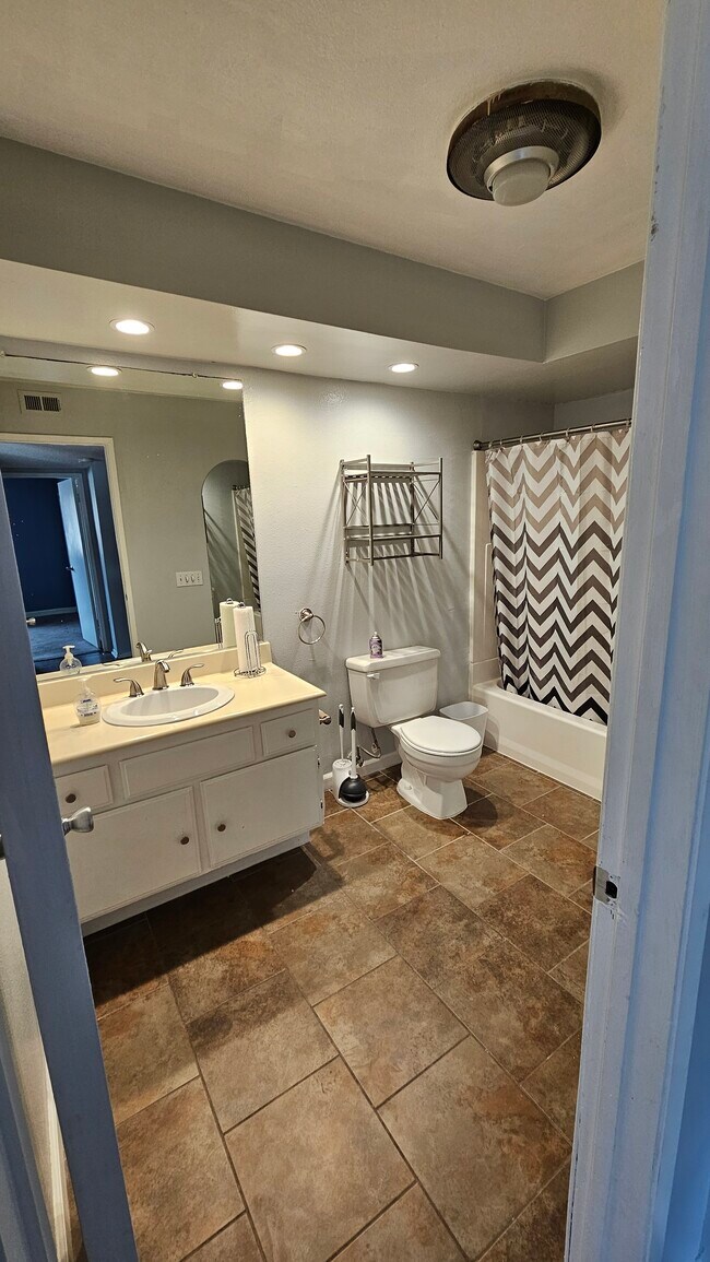 Foto del edificio - 1745 Marine Ave