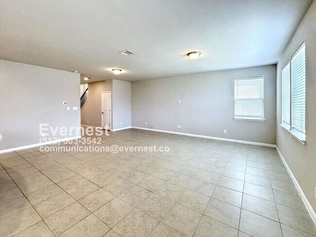 Foto del edificio - 4-Bedroom Home with Modern Comforts Near S...