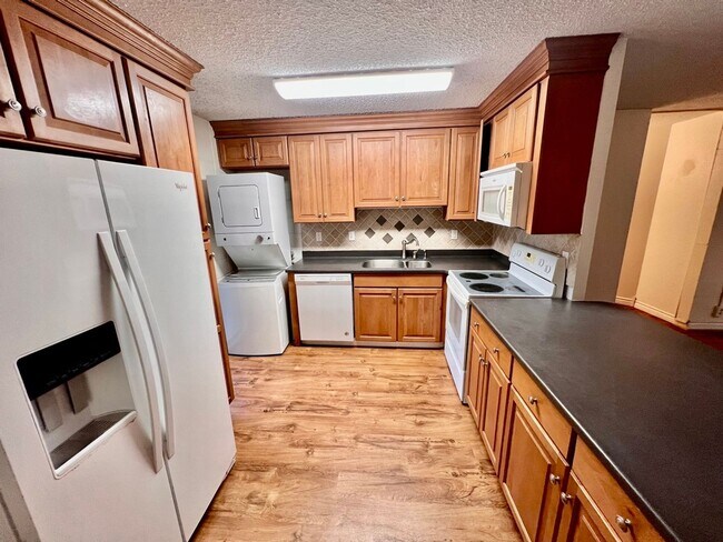 Building Photo - Waikalani Woodlands 2 BR/1 BA/2 PK