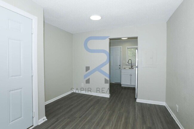 Building Photo - Spacious All-Electric 2BR Stay in the Heart of Atlanta