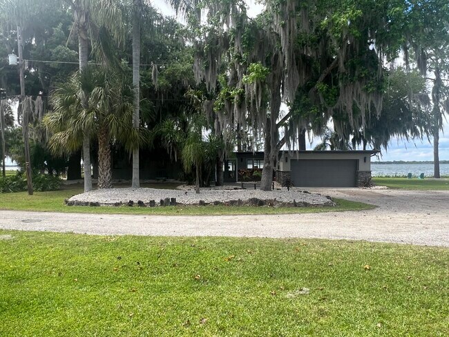 Foto del edificio - 33911 Shady Acres Rd
