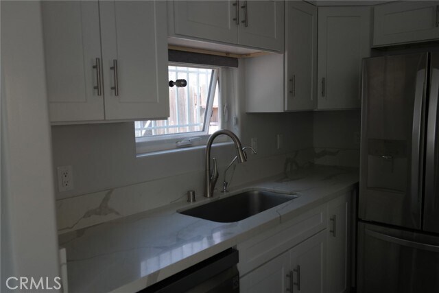 Building Photo - 327 S Orange Dr
