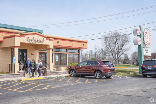 Plenty of amazing breakfast and lunch options for the residents of Cornerstone Lakes.