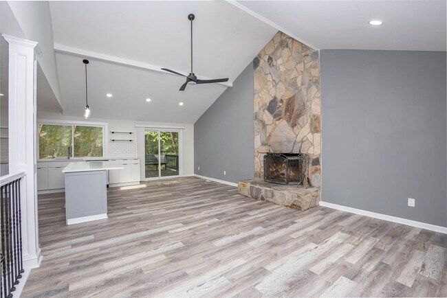 Foto del edificio - 9501 Fairway Ridge Rd