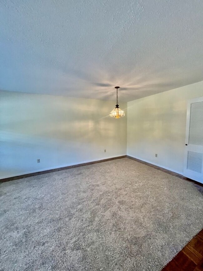 Building Photo - 5412 Lake Crest Dr