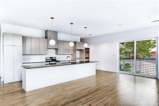 Building Photo - 1715 Bennett Ave