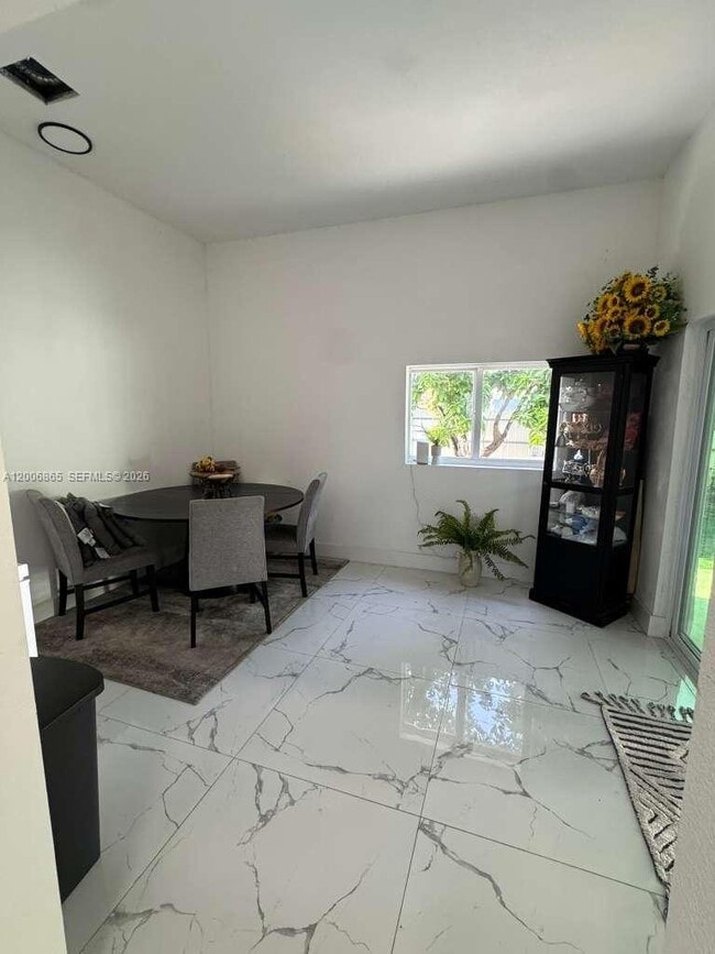 Foto del edificio - 25 NW 193rd St