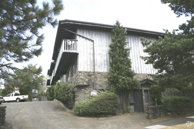 Building Photo - Sacramento Heights Condominium