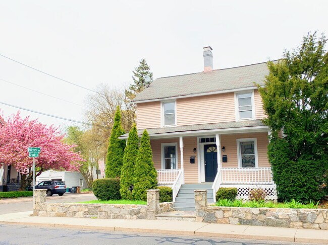 Building Photo - 149 Grove St