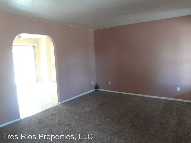 Building Photo - 3205 Crestridge Dr