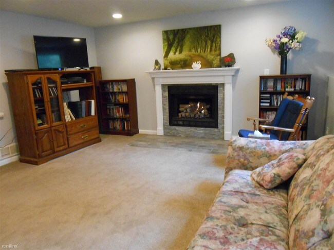 Building Photo - 3 br, 2.5 bath House - 4225 Majorna Dr