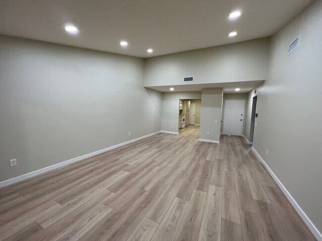 Building Photo - Beautiful Coronado II for Rent