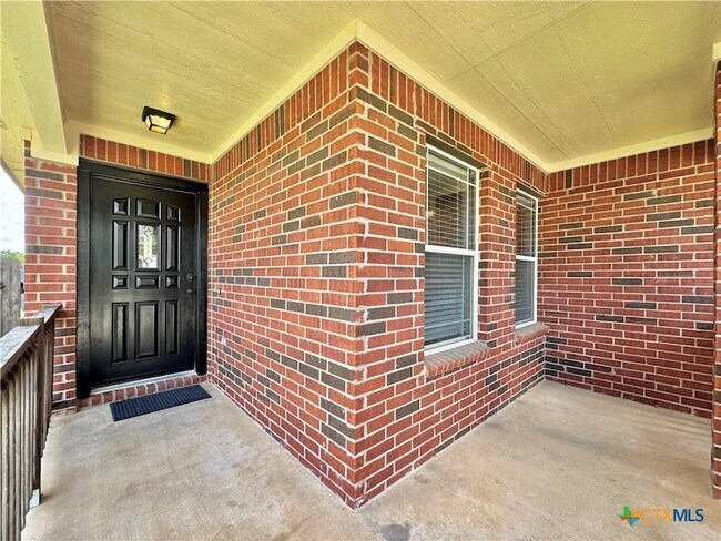 Building Photo - 204 Woodley Rd
