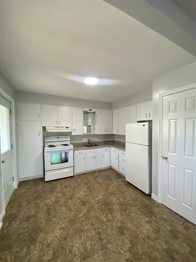 Primary Photo - 956 Meadow Ave