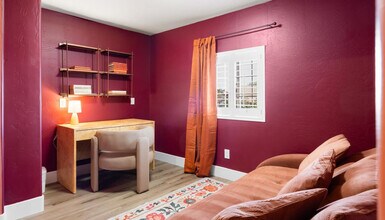 Building Photo - 2431 E Laurel St