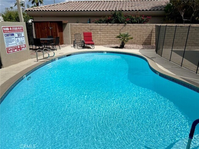 Foto del edificio - 74443 Driftwood Dr
