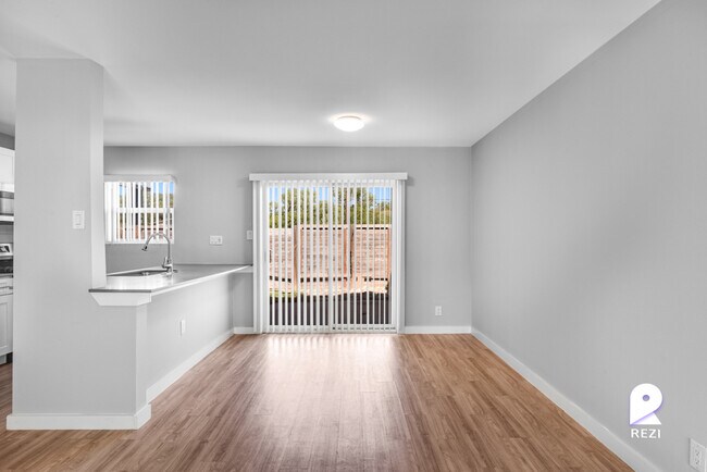 Building Photo - 5005 Manor Rd