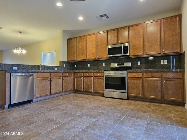 Building Photo - 6111 E Knolls Way N
