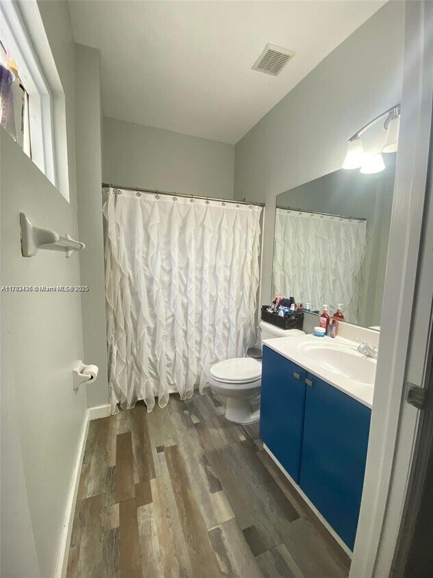 Foto del edificio - 6922 NW 179th St