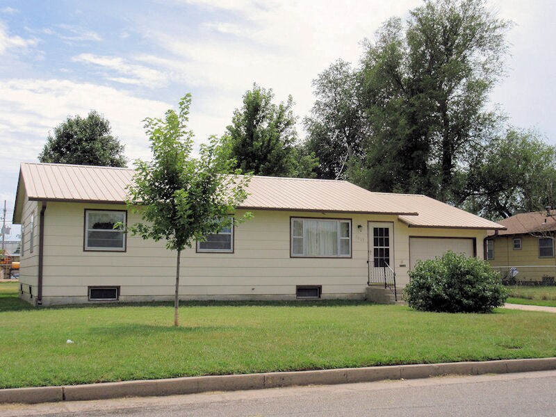 1009 E 6th Ave, Hutchinson, KS 67501 House Rental in Hutchinson, KS