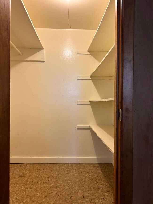 Foto del edificio - Conveniently located & short drive to Fort...