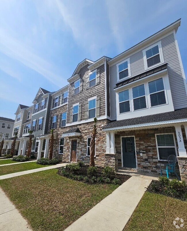 Building Photo - 303 Golan Cir