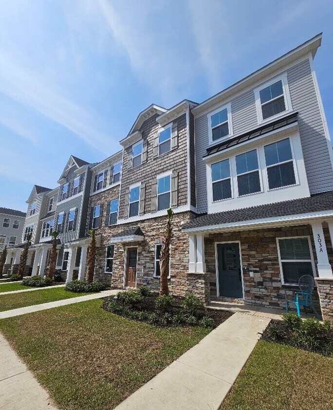 Foto principal - Forest Pines 3 bedroom 3.5 bath