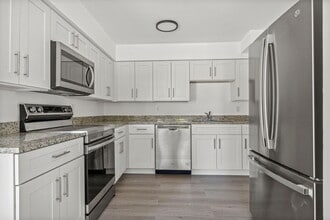 Building Photo - 230 SW 13th Ave