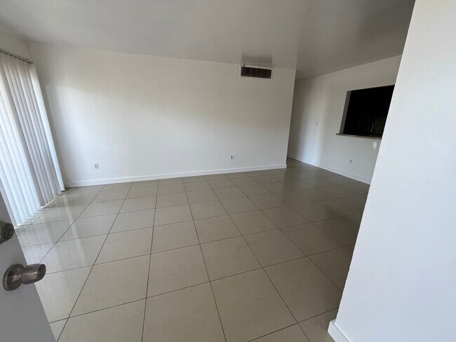 Foto del edificio - 4190 NW 79th Ave