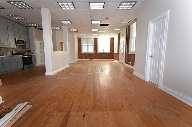 Building Photo - 110 Brook St