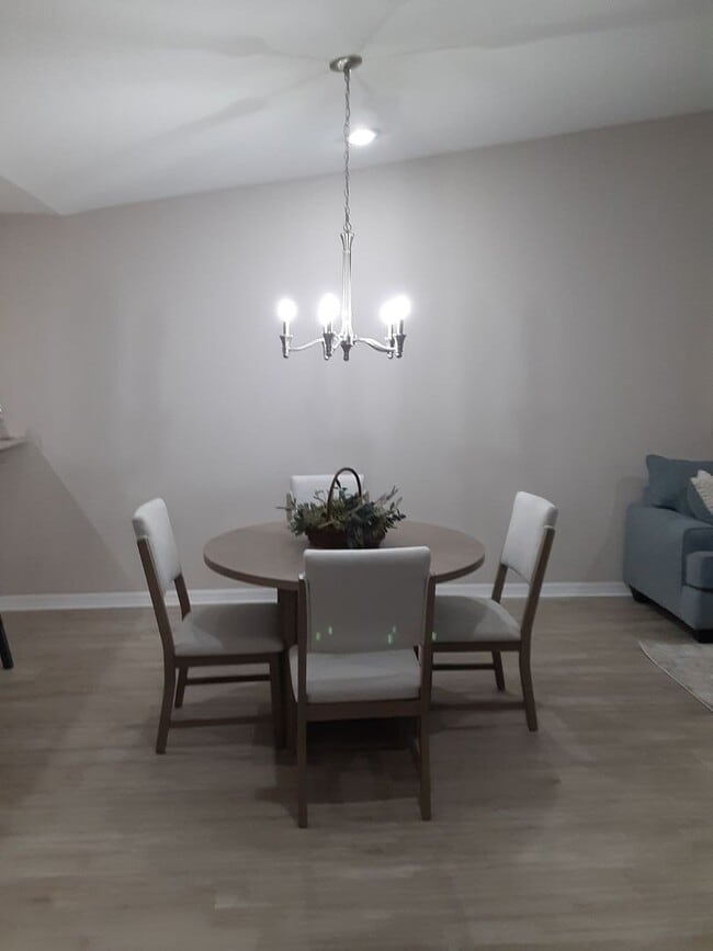 Building Photo - Stunning Short Term Rental!