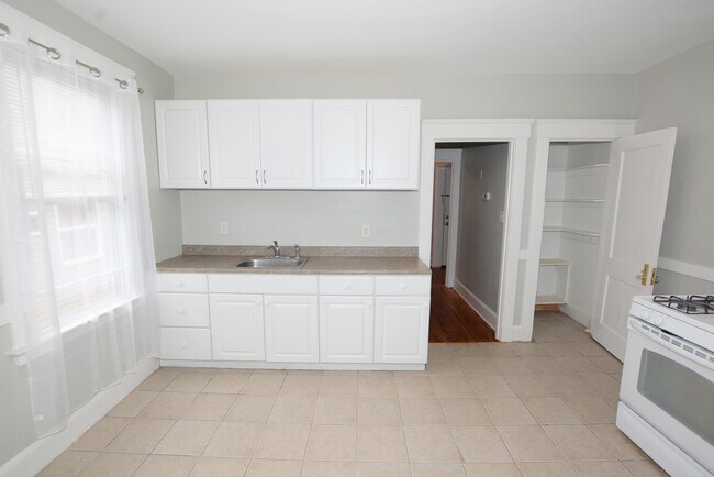Huge Kitchen - 511 Winchester Ave