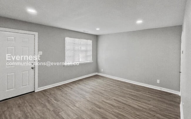 Building Photo - 1018 4th Ave W