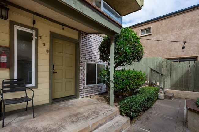 Foto del edificio - Gorgeous Townhome two blocks to the Ocean!