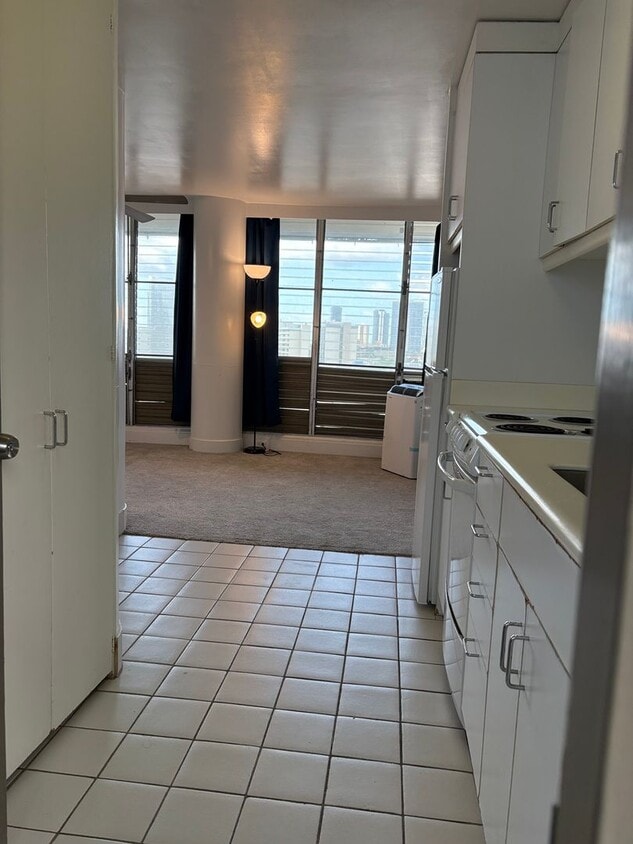 Nice and cozy studio with a washer dryer in unit. - Nice and cozy studio with a washer dryer in unit.