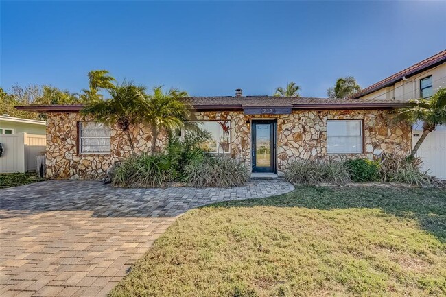 Building Photo - 717 Sunset Cove