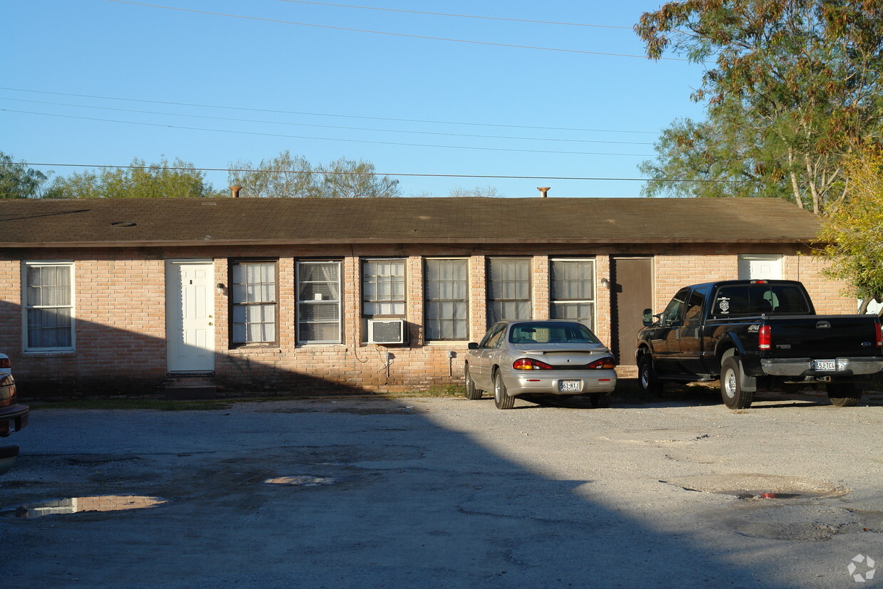 Building Photo - Truman Apartments