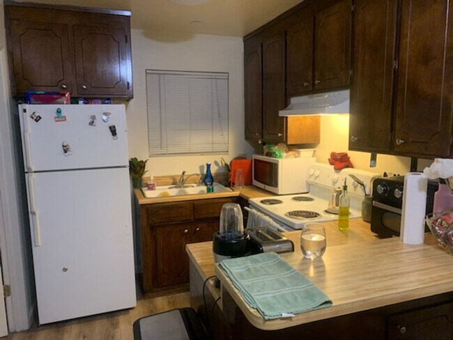 Foto del edificio - 621 W 7th St