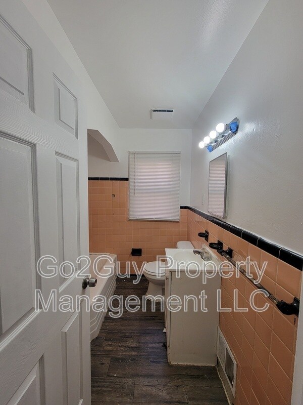 Building Photo - 9920 Warwick St