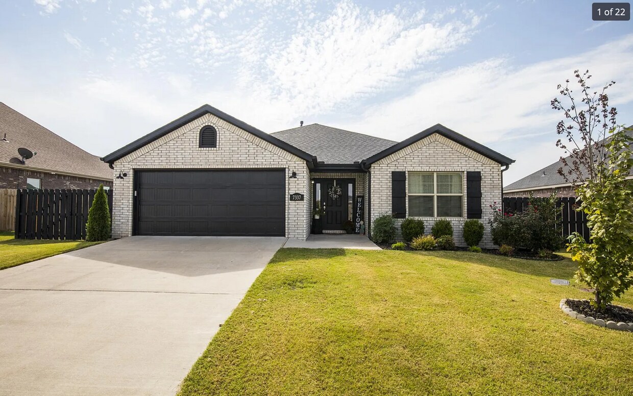 Primary Photo - 3 Bedroom Home off Elm Springs Bypass! Com...