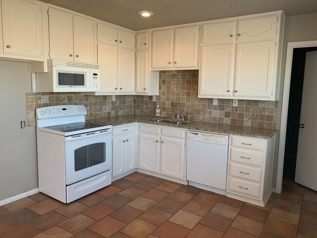 Foto del edificio - 3 Bedroom/1.5 bath - Home in Sanger