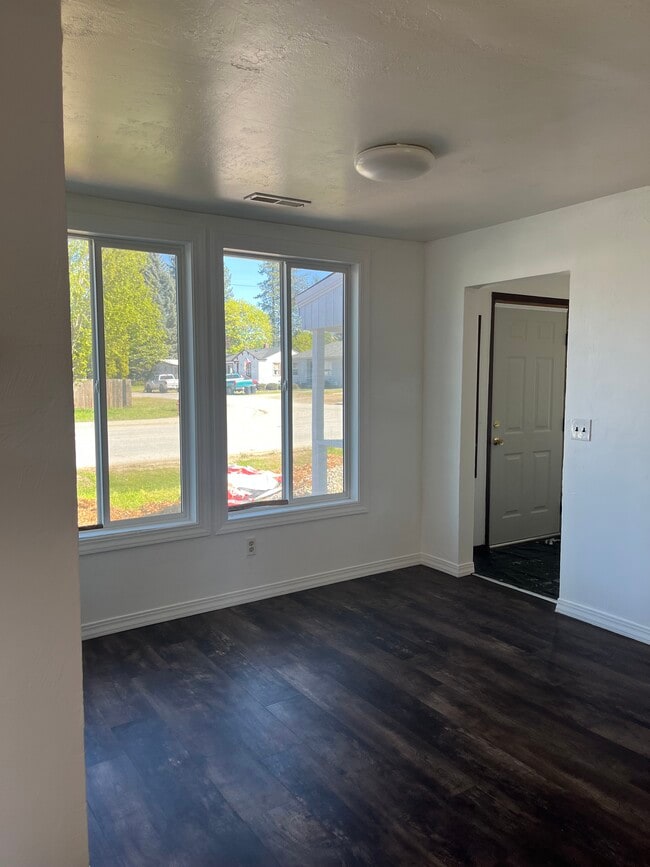 Building Photo - 203 N Calispel Ave