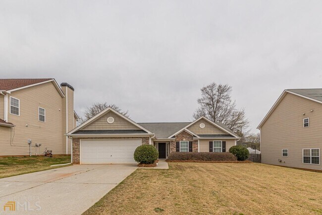 Building Photo - 648 Nine Oaks Cir