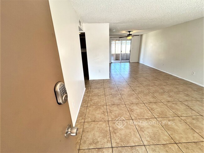 Building Photo - 6320 W Monte Vista Rd