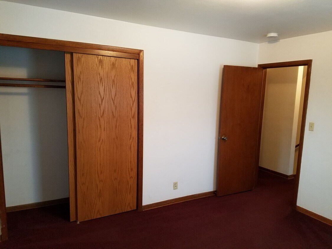 Primary Photo - W 2nd St 1408-1410