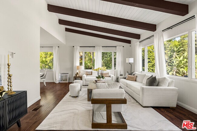 Foto del edificio - 905 Hartford Way